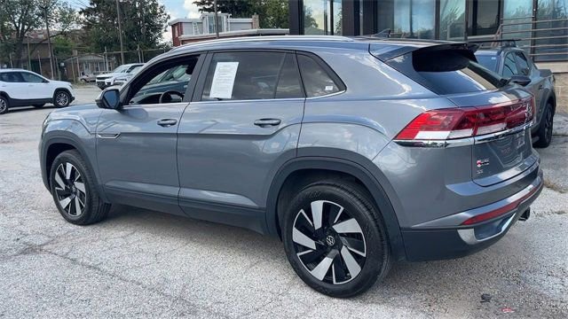 Used 2024 Volkswagen Atlas Cross Sport SE image 4