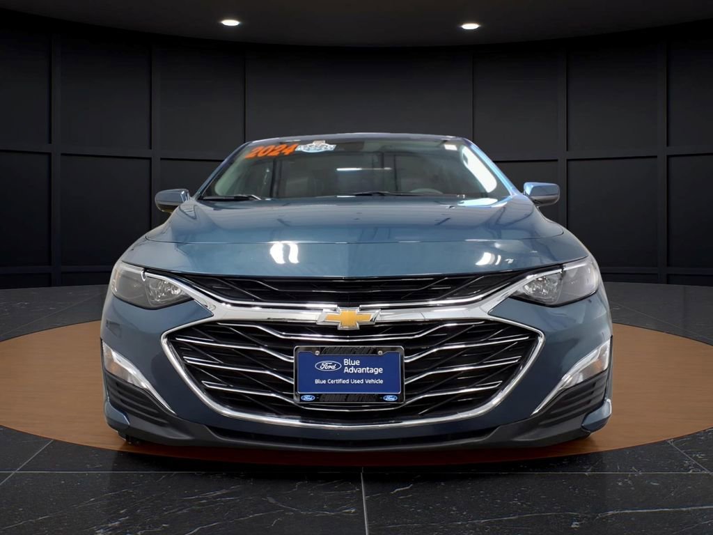 Used 2024 Chevrolet Malibu LS FWD image 2