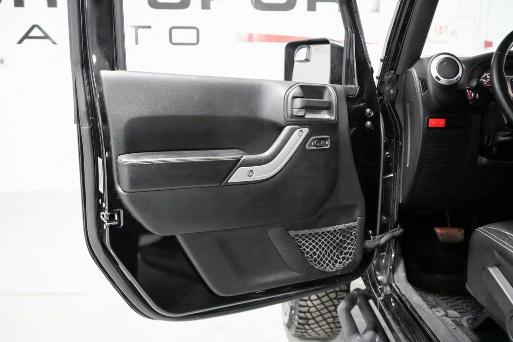 Used 2017 Jeep Wrangler Unlimited Rubicon image 30