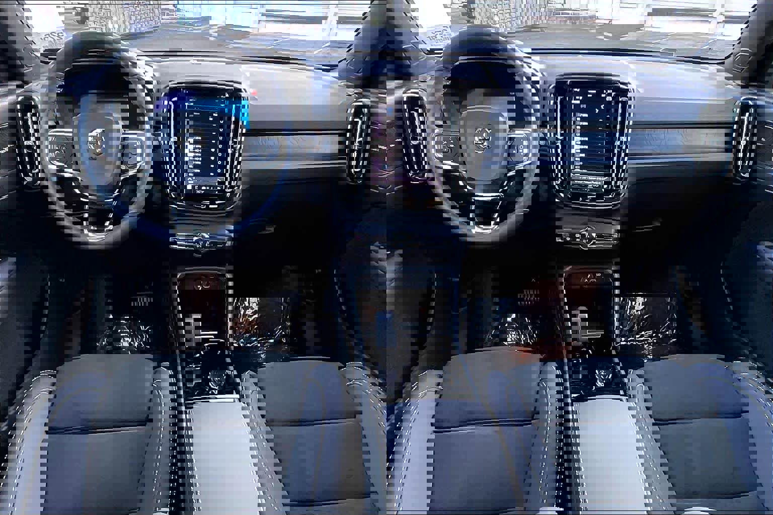 Used 2023 Volvo C40 P8 Recharge Ultimate image 18