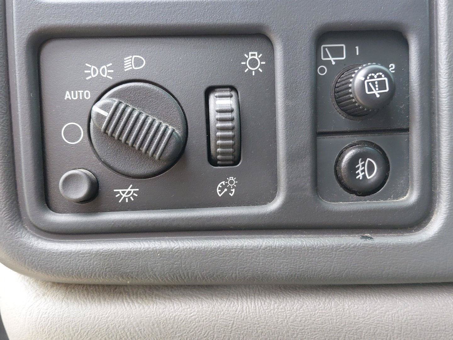 Used 2004 Chevrolet Suburban LT w/ Preferred Equipment Group AWD/4WD image 26