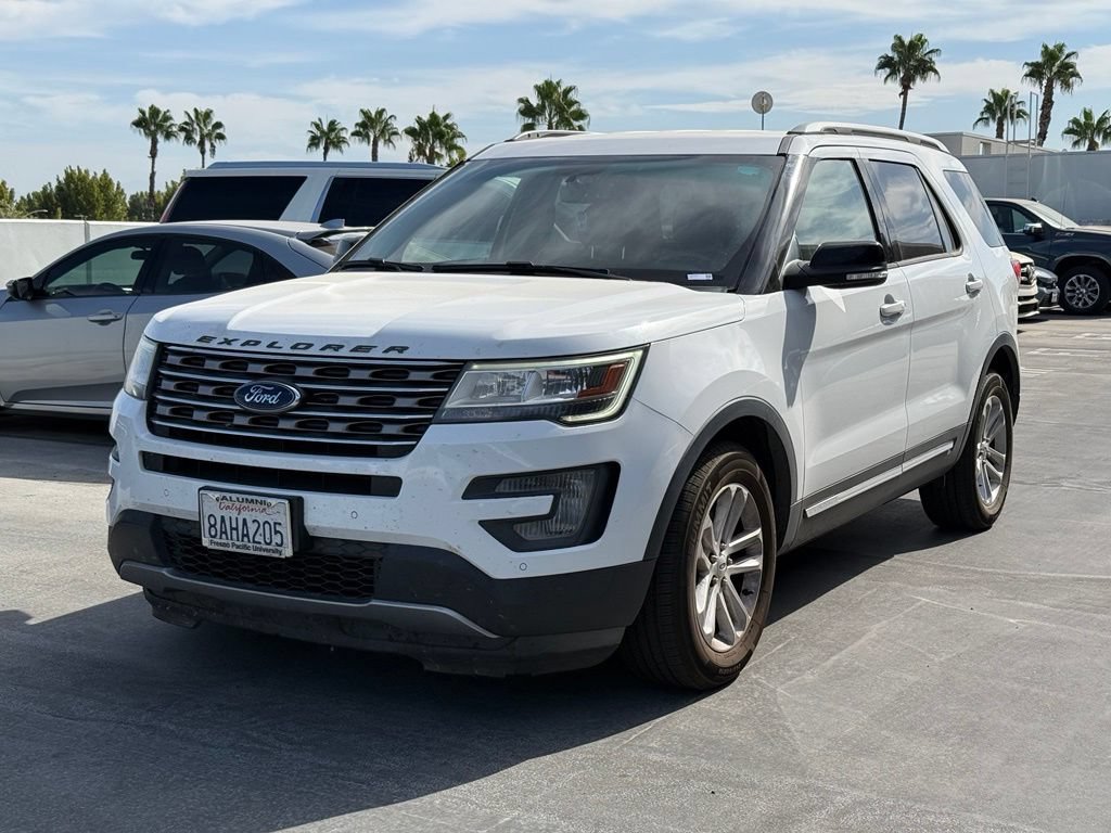 Used 2017 Ford Explorer XLT w/ Equipment Group 202A FWD image 1
