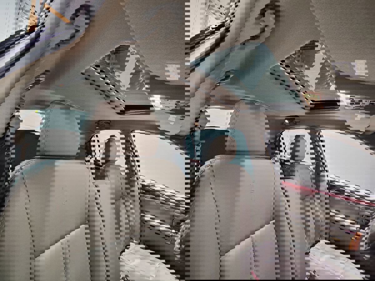 Used 2004 Lincoln Town Car Ultimate image 14