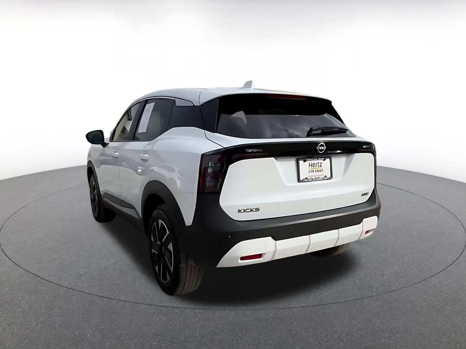 Used 2025 Nissan Kicks SV AWD/4WD image 11