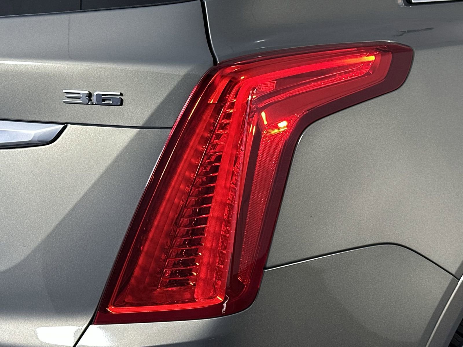 Used 2018 Cadillac XT5 Luxury w/ LPO, Wheel Lock Package image 25