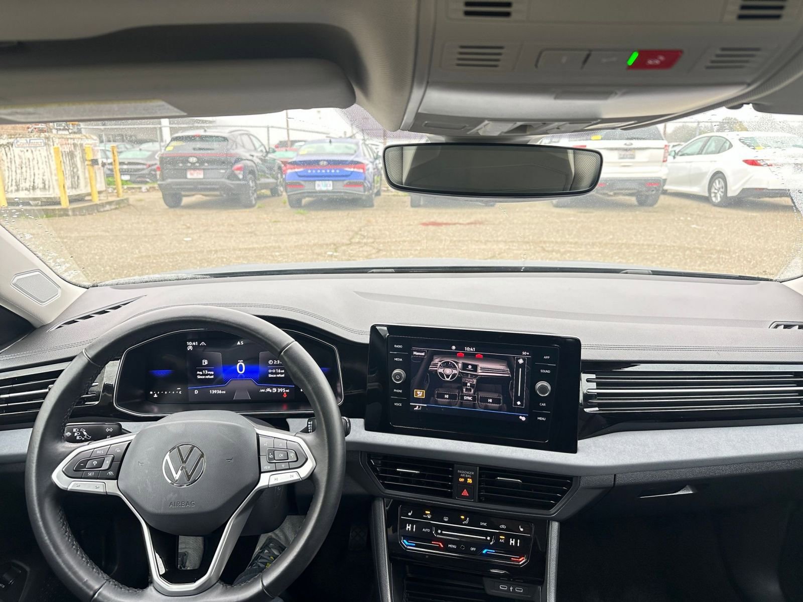 Used 2025 Volkswagen Jetta SE image 33