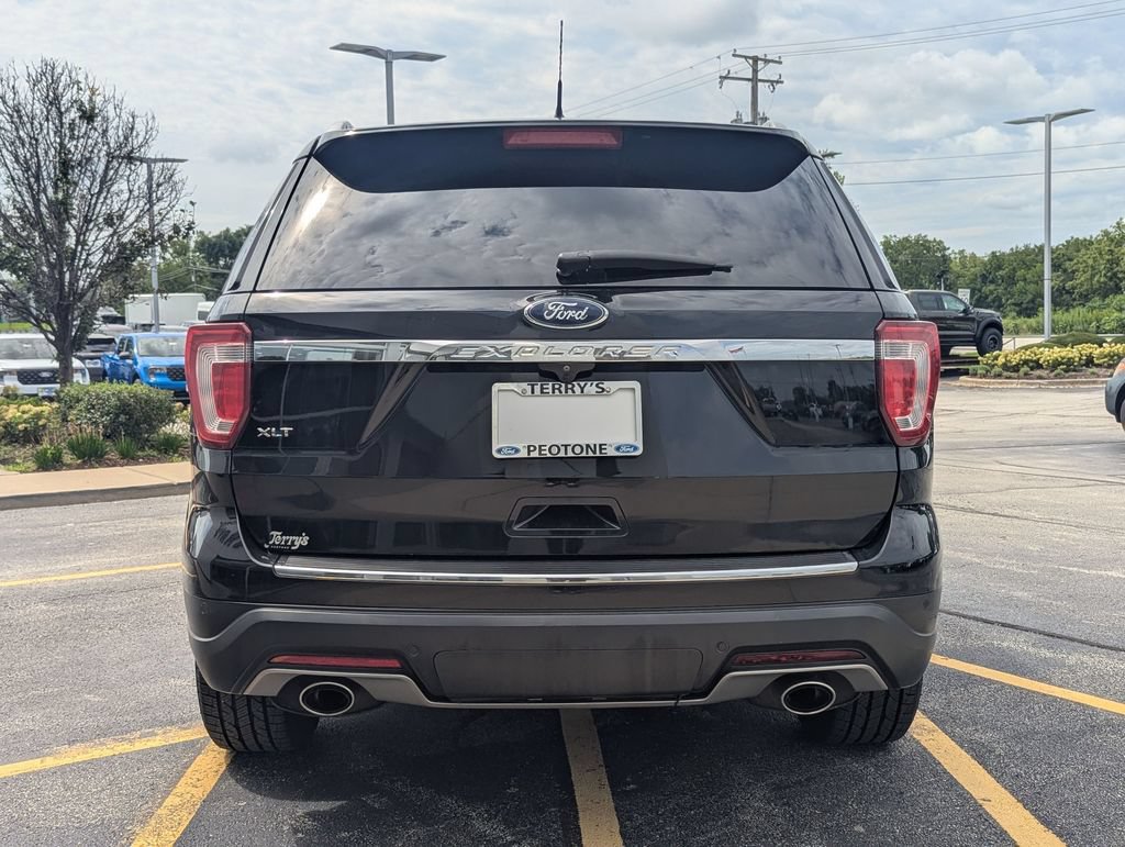 Used 2018 Ford Explorer XLT w/ Equipment Group 202A FWD image 4