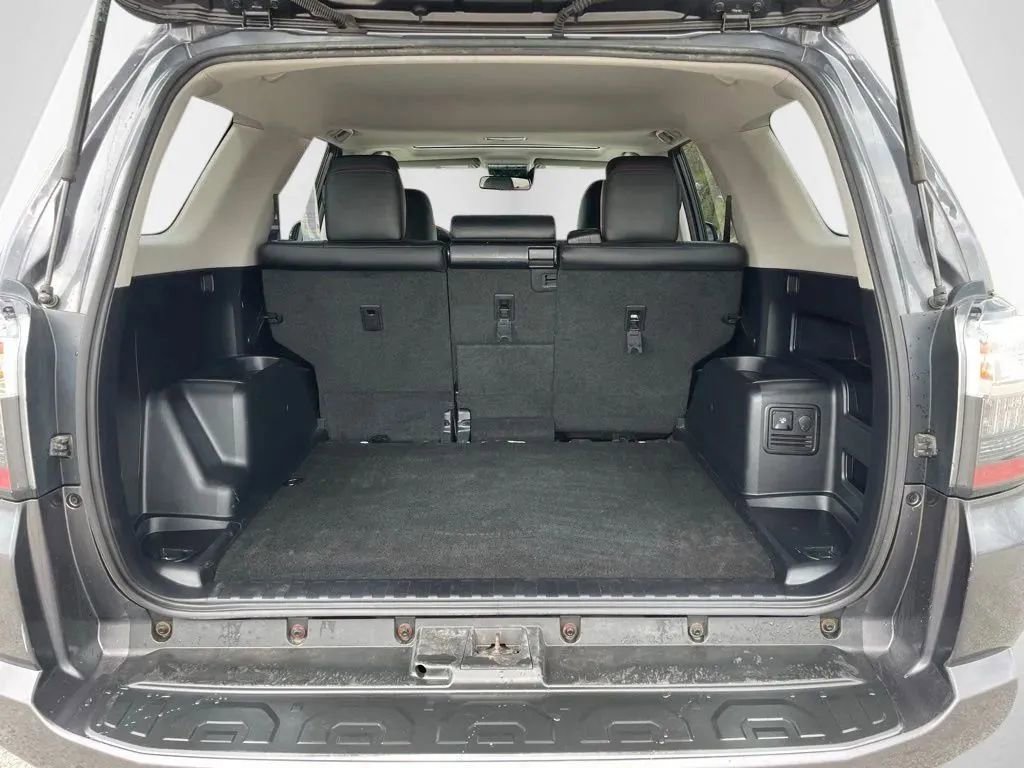 Used 2021 Toyota 4Runner Venture w/ Moonroof Package AWD/4WD image 7