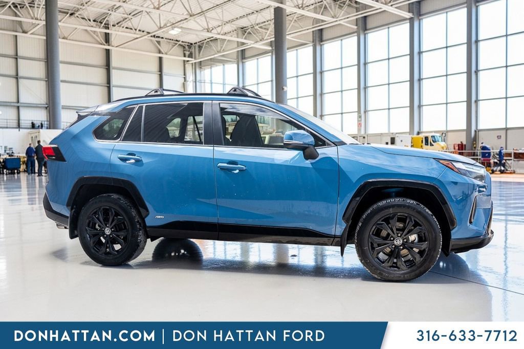 Used 2024 Toyota RAV4 SE image 29