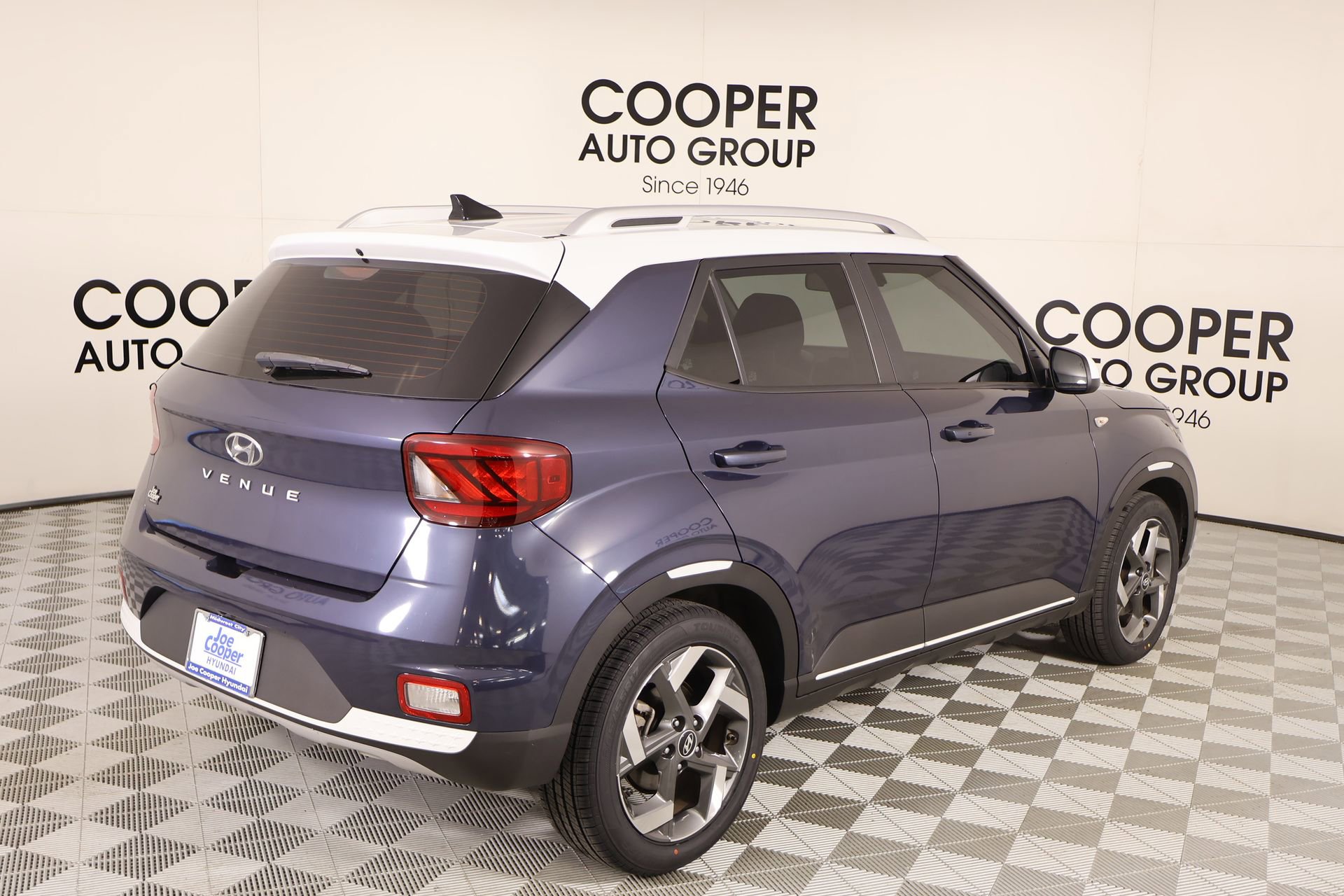 Used 2022 Hyundai Venue Limited image 21