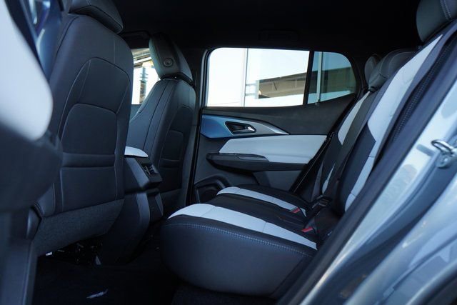 New 2025 Chevrolet Equinox EV LT FWD image 25