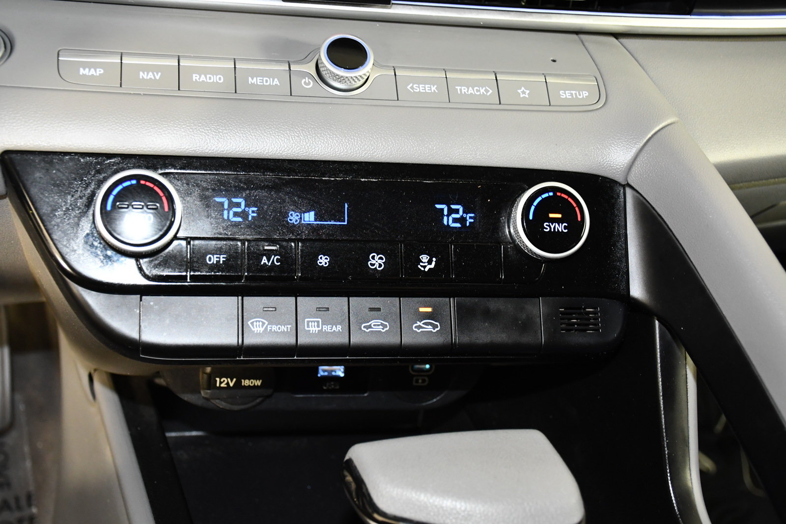 Used 2024 Hyundai Elantra SEL FWD image 30