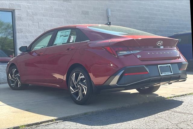 New 2025 Hyundai Elantra Limited image 3
