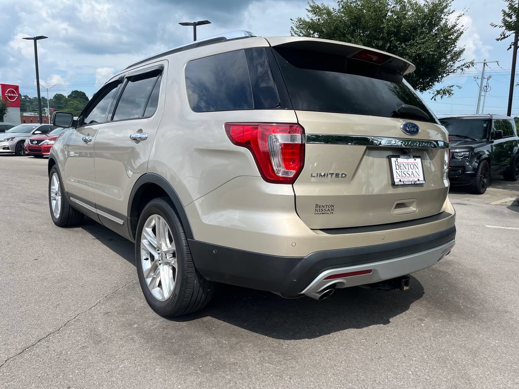Used 2017 Ford Explorer Limited w/ Equipment Group 301A FWD image 2