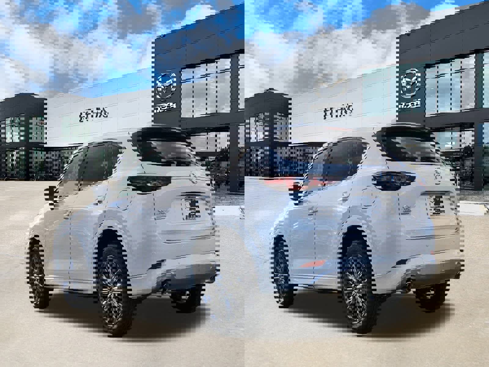 New 2025 MAZDA CX-5 Signature image 2