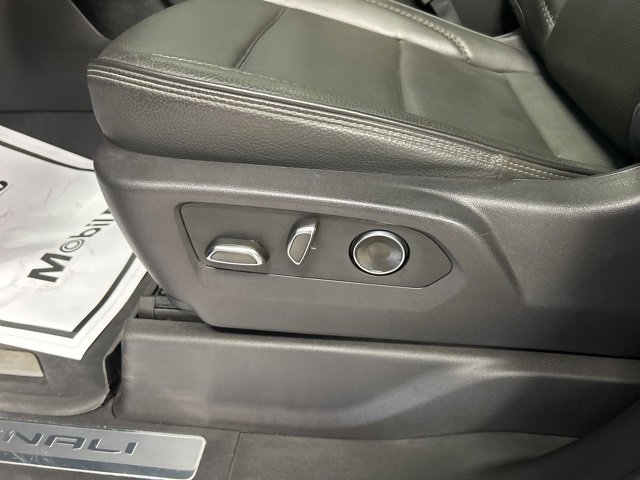 Used 2025 GMC Sierra 3500 Denali w/ Denali Reserve Package image 12