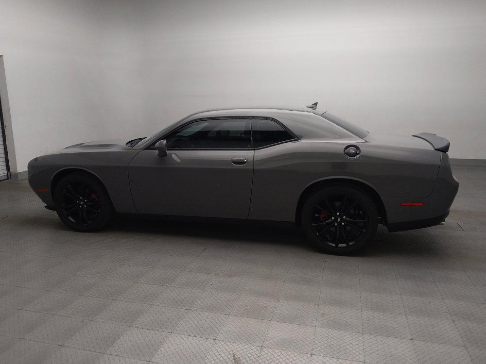 Used 2018 Dodge Challenger SXT w/ Blacktop Package RWD image 3