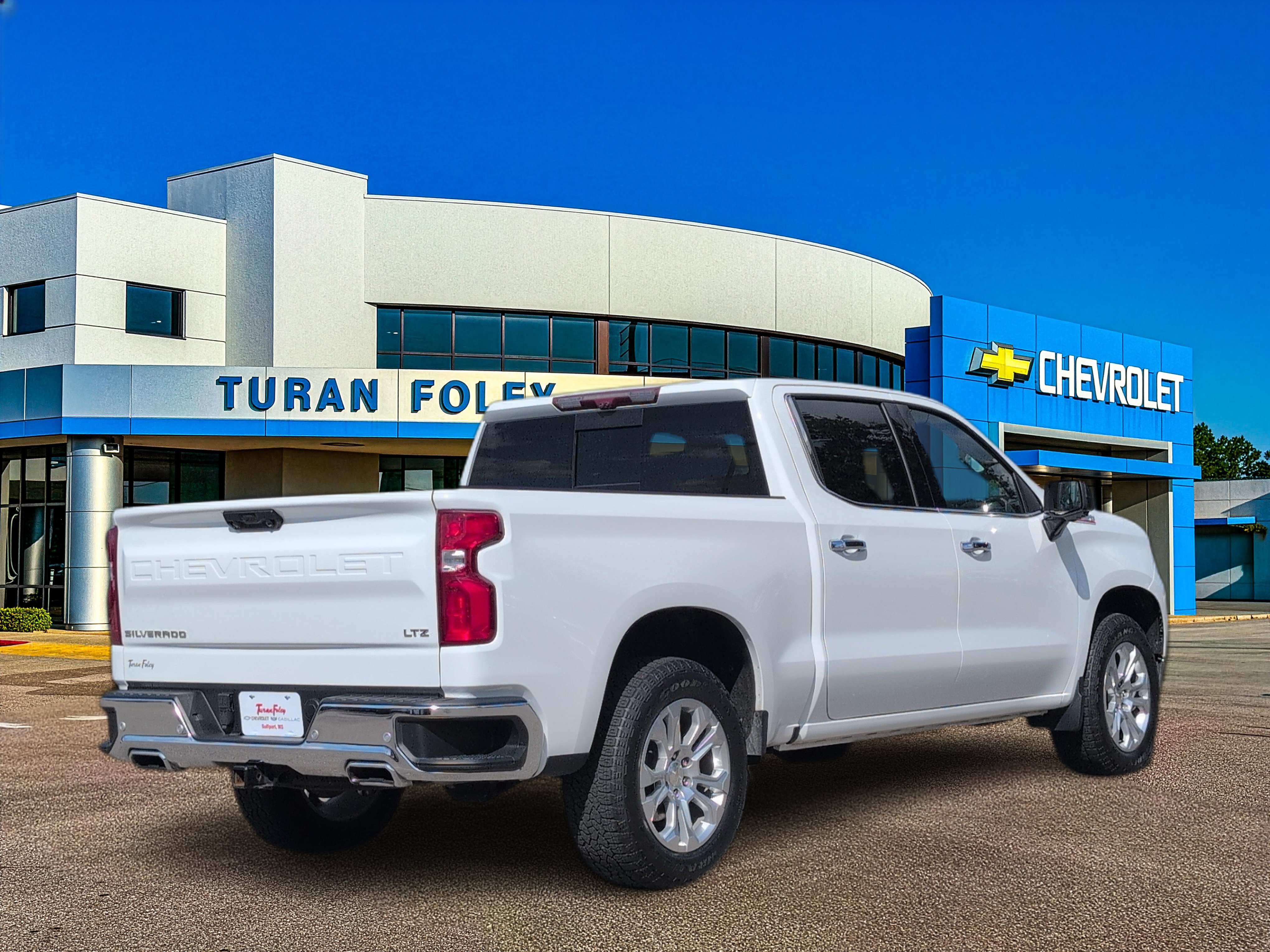 Used 2024 Chevrolet Silverado 1500 LTZ w/ LTZ Premium Package AWD/4WD image 7