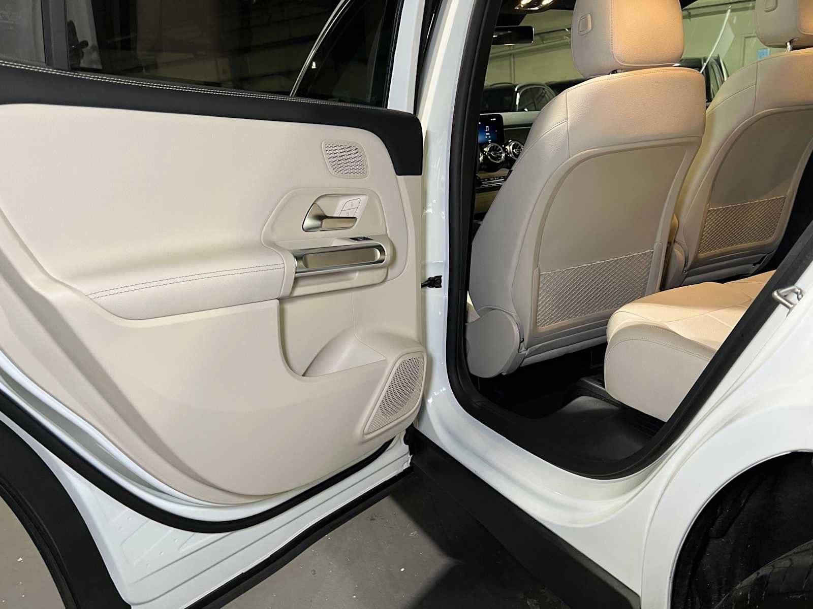 Used 2026 Mercedes-Benz GLB 250 4MATIC image 18