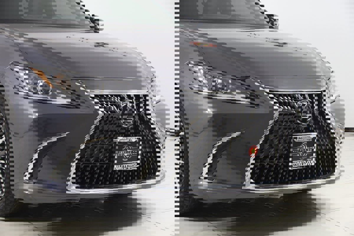 Used 2023 Lexus ES 300h w/ Premium Package image 40