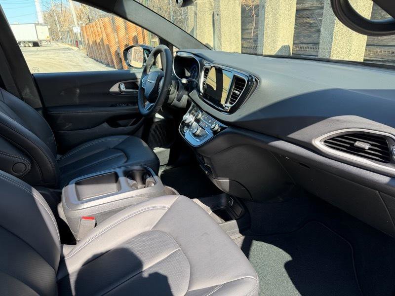 Used 2026 Chrysler Pacifica Select FWD image 20