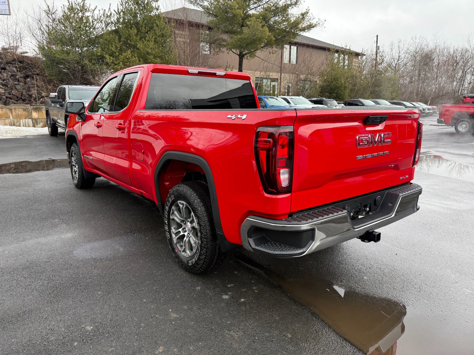 New 2026 GMC Sierra 1500 SLE image 3