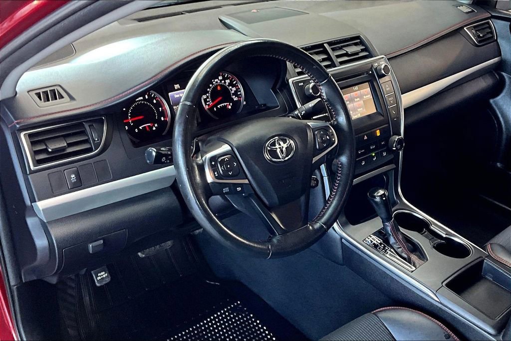 Used 2016 Toyota Camry SE FWD image 16
