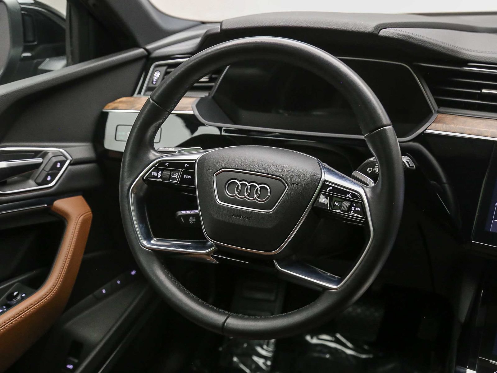 Certified 2022 Audi e-tron Premium Plus AWD/4WD image 16