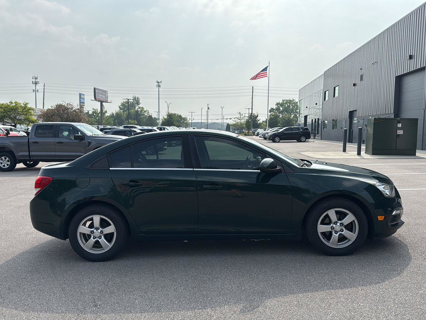 Used 2015 Chevrolet Cruze LT w/ Sun And Sound Package FWD image 2