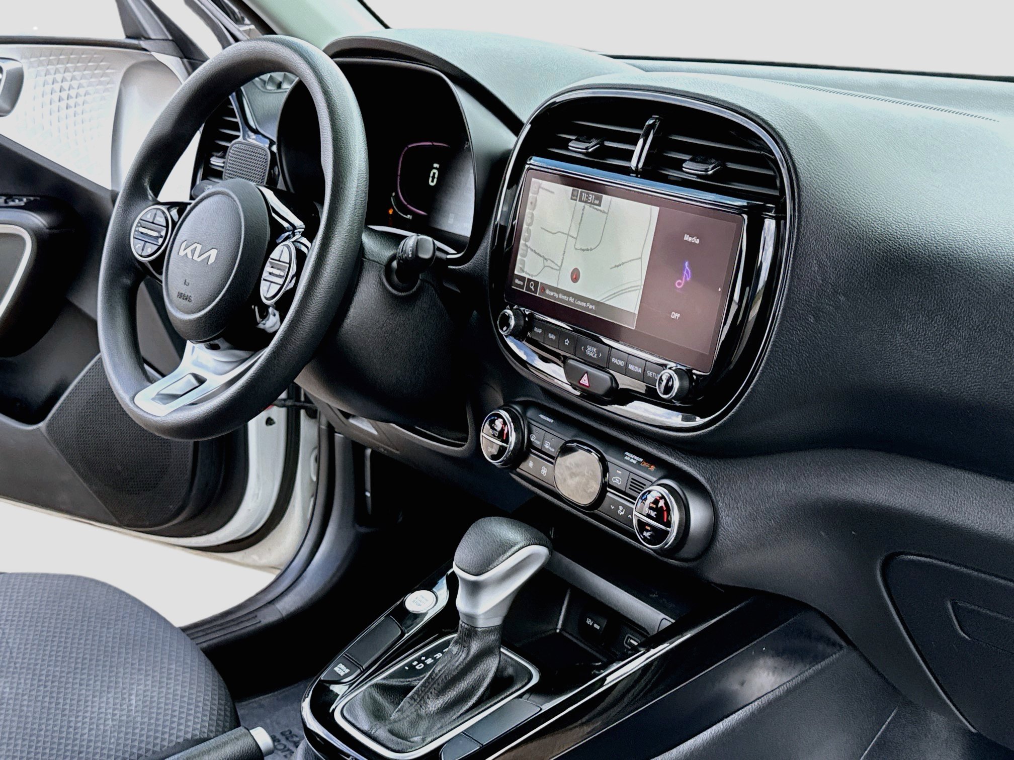 Used 2023 Kia Soul S FWD image 15