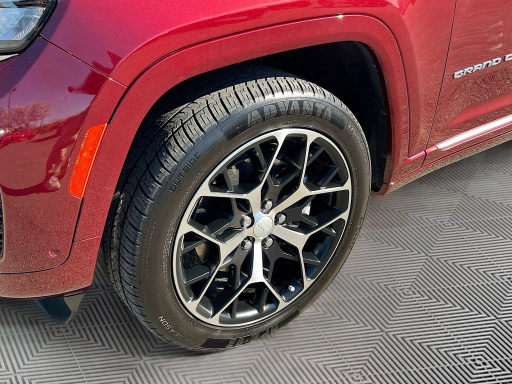Used 2023 Jeep Grand Cherokee Summit AWD/4WD image 34