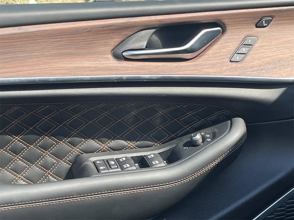 New 2025 Jeep Grand Cherokee Summit image 12