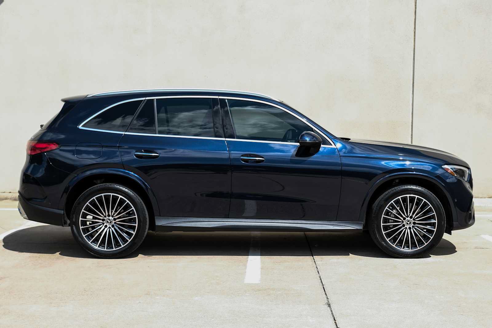 Used 2024 Mercedes-Benz GLC 300 4MATIC image 8