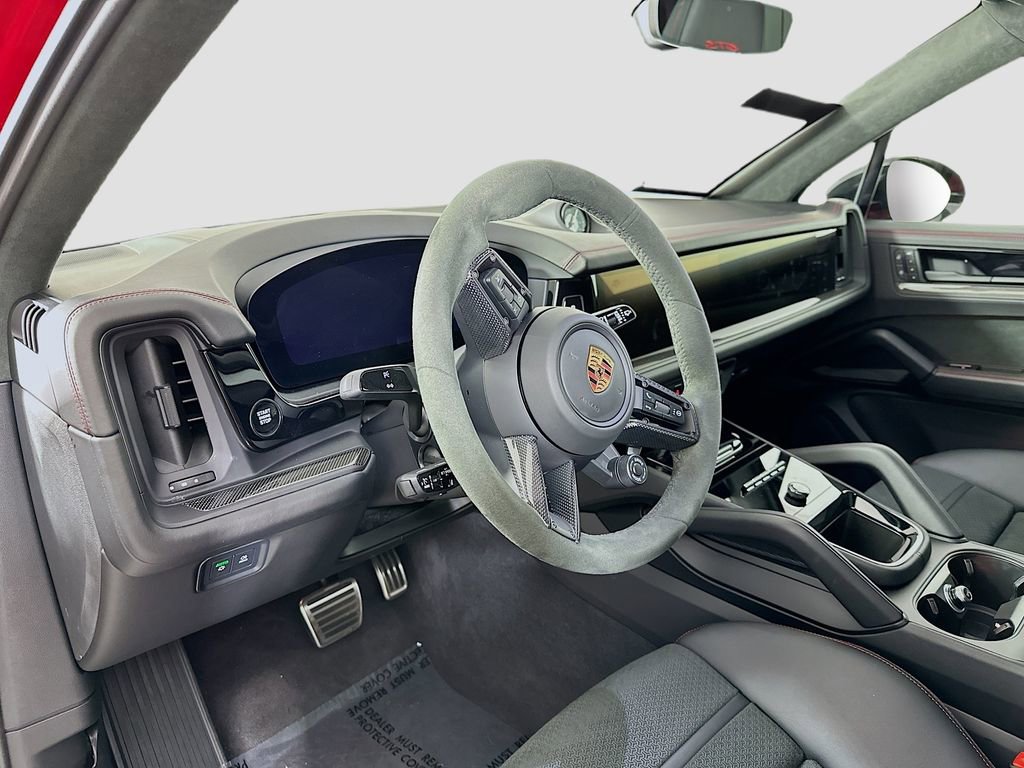 Used 2025 Porsche Cayenne GTS image 4