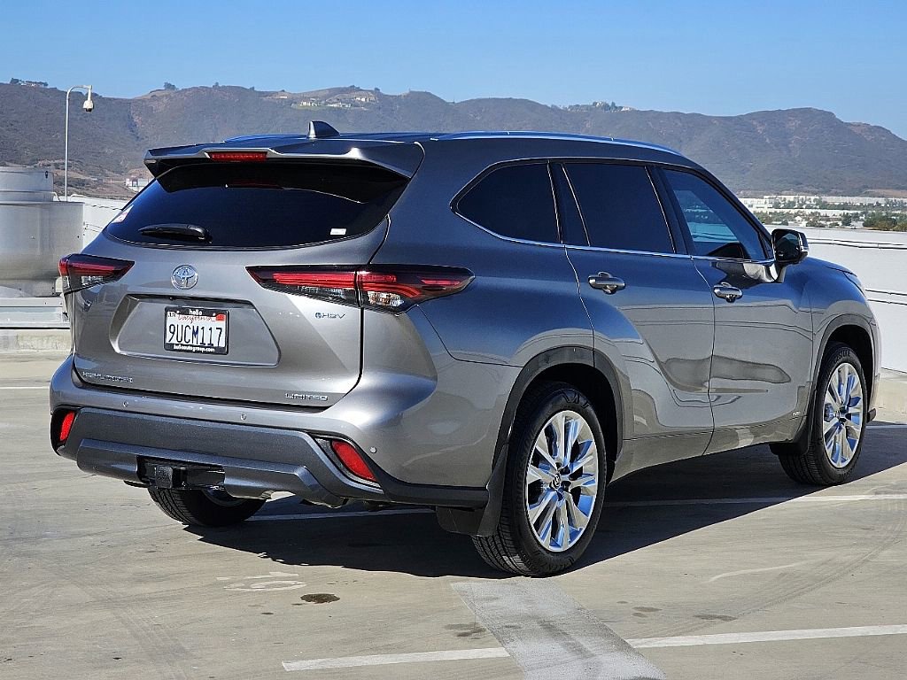 Used 2025 Toyota Highlander Limited image 17