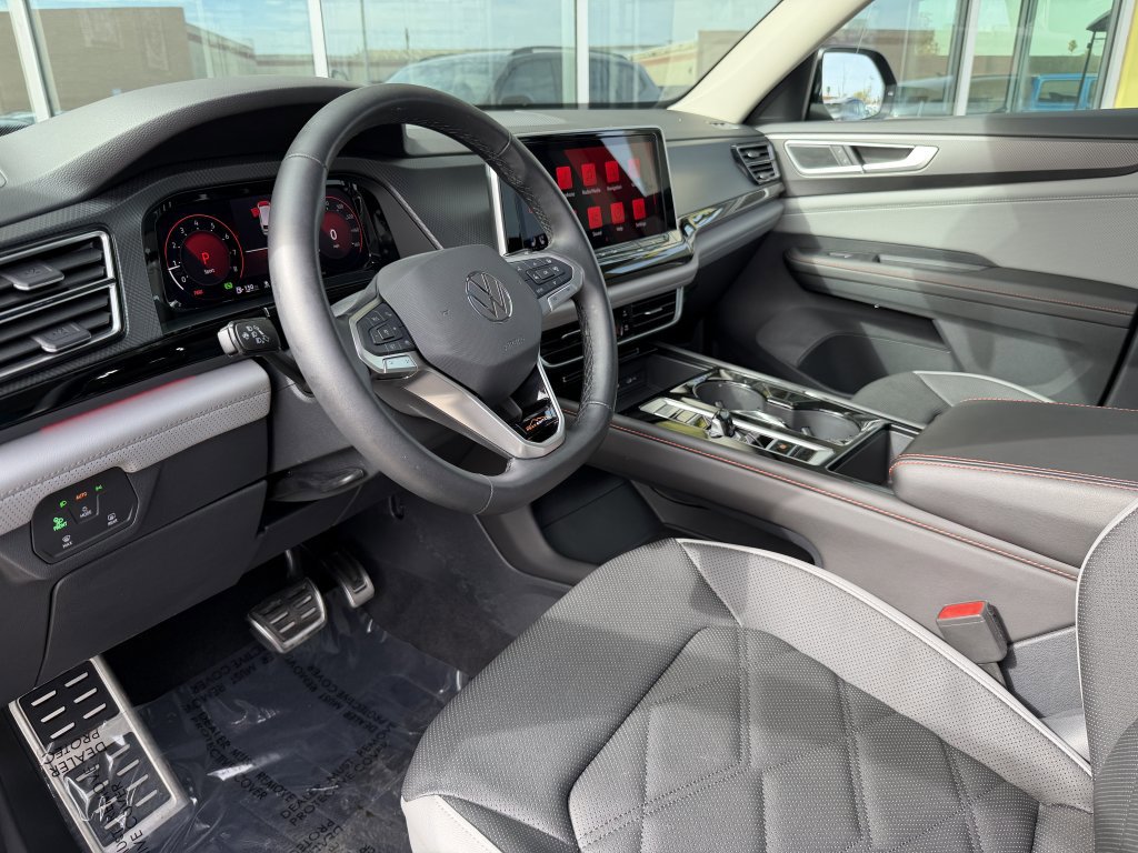 Used 2025 Volkswagen Atlas Peak Edition SE AWD/4WD image 32