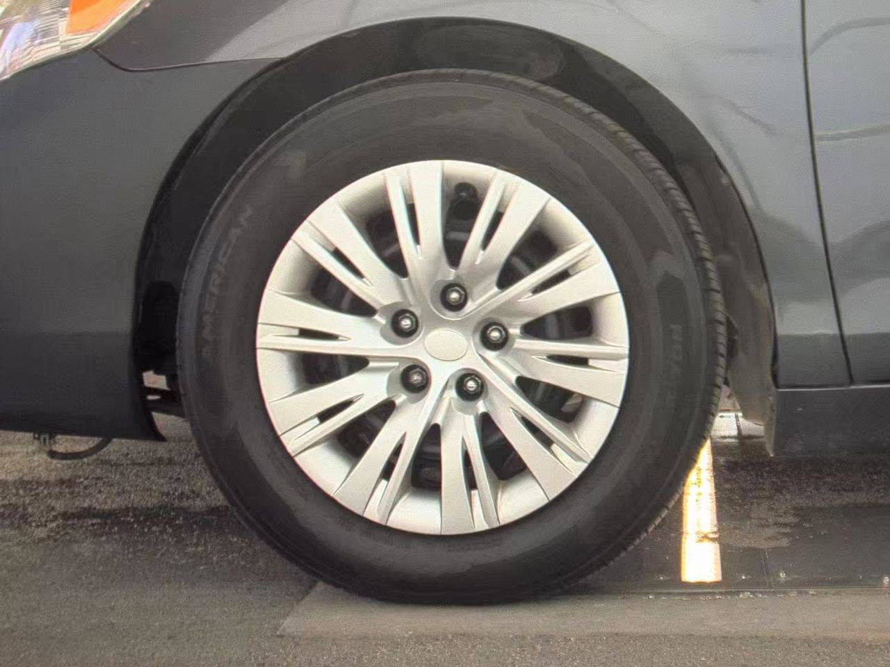 Used 2010 Toyota Camry LE FWD image 6