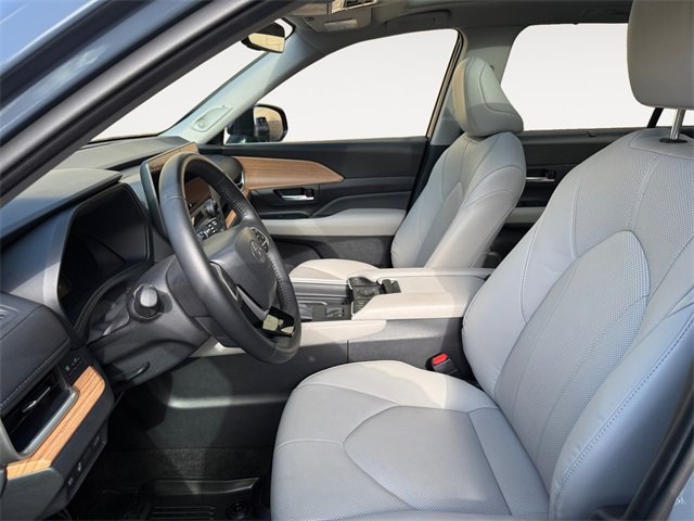 Used 2025 Toyota Grand Highlander AWD image 9