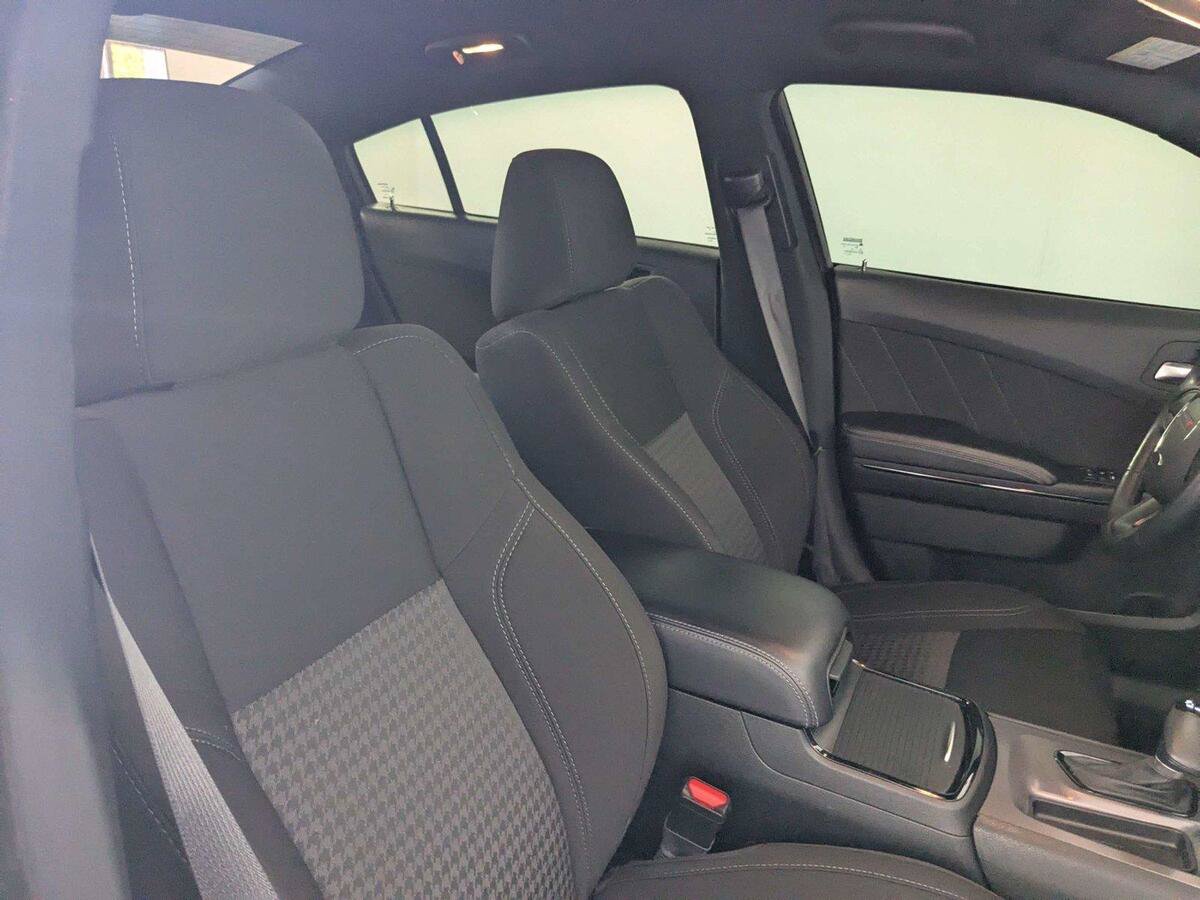 Used 2023 Dodge Charger SXT w/ Blacktop Package AWD/4WD image 31