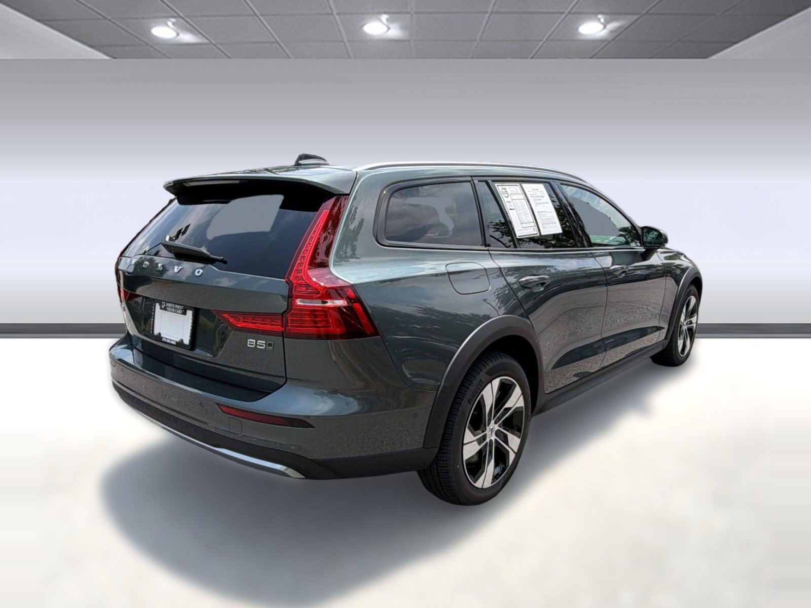 Certified 2026 Volvo V60 B5 Cross Country Plus AWD/4WD image 9