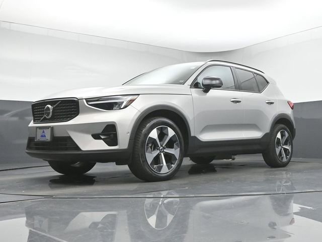 Used 2024 Volvo XC40 B5 Plus w/ Protection Package Premier image 38