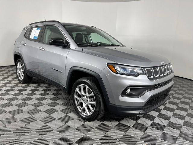 Used 2022 Jeep Compass Latitude AWD/4WD image 3