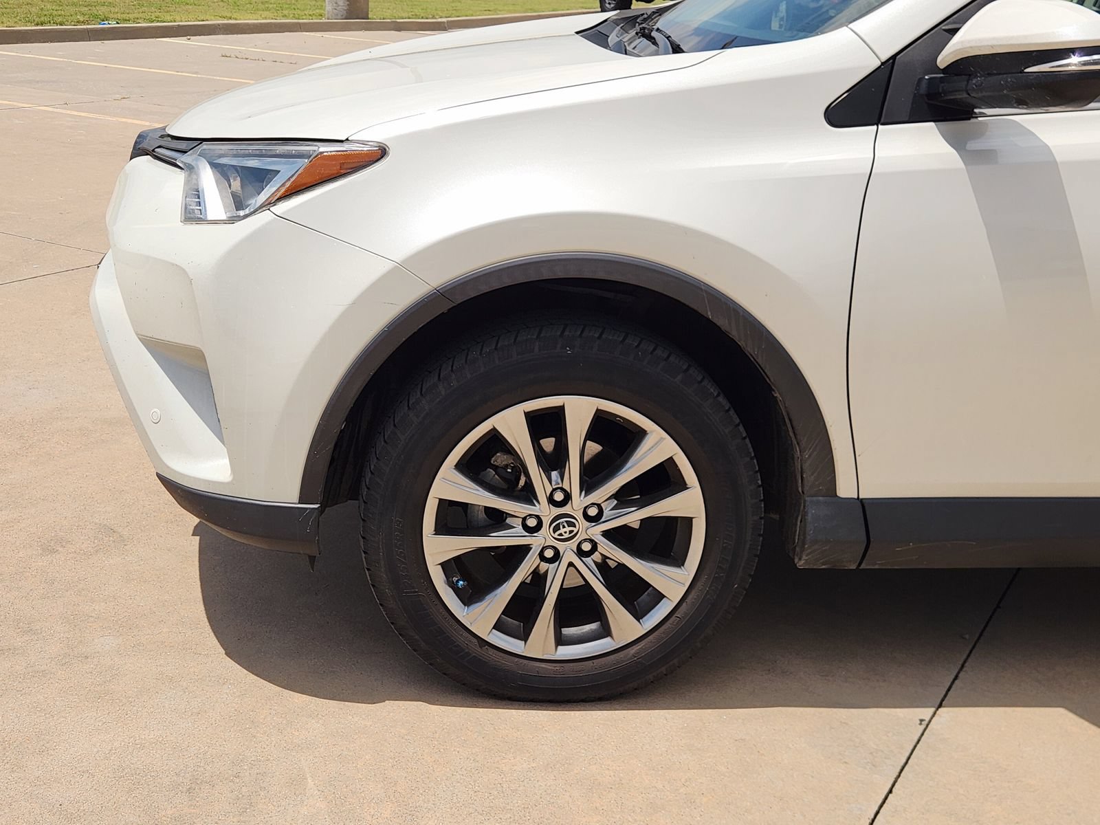 Used 2017 Toyota RAV4 Limited w/ Advanced Technology Package FWD image 9