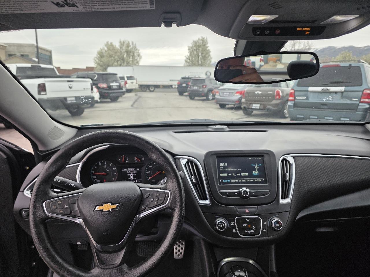 Used 2017 Chevrolet Malibu LT image 11