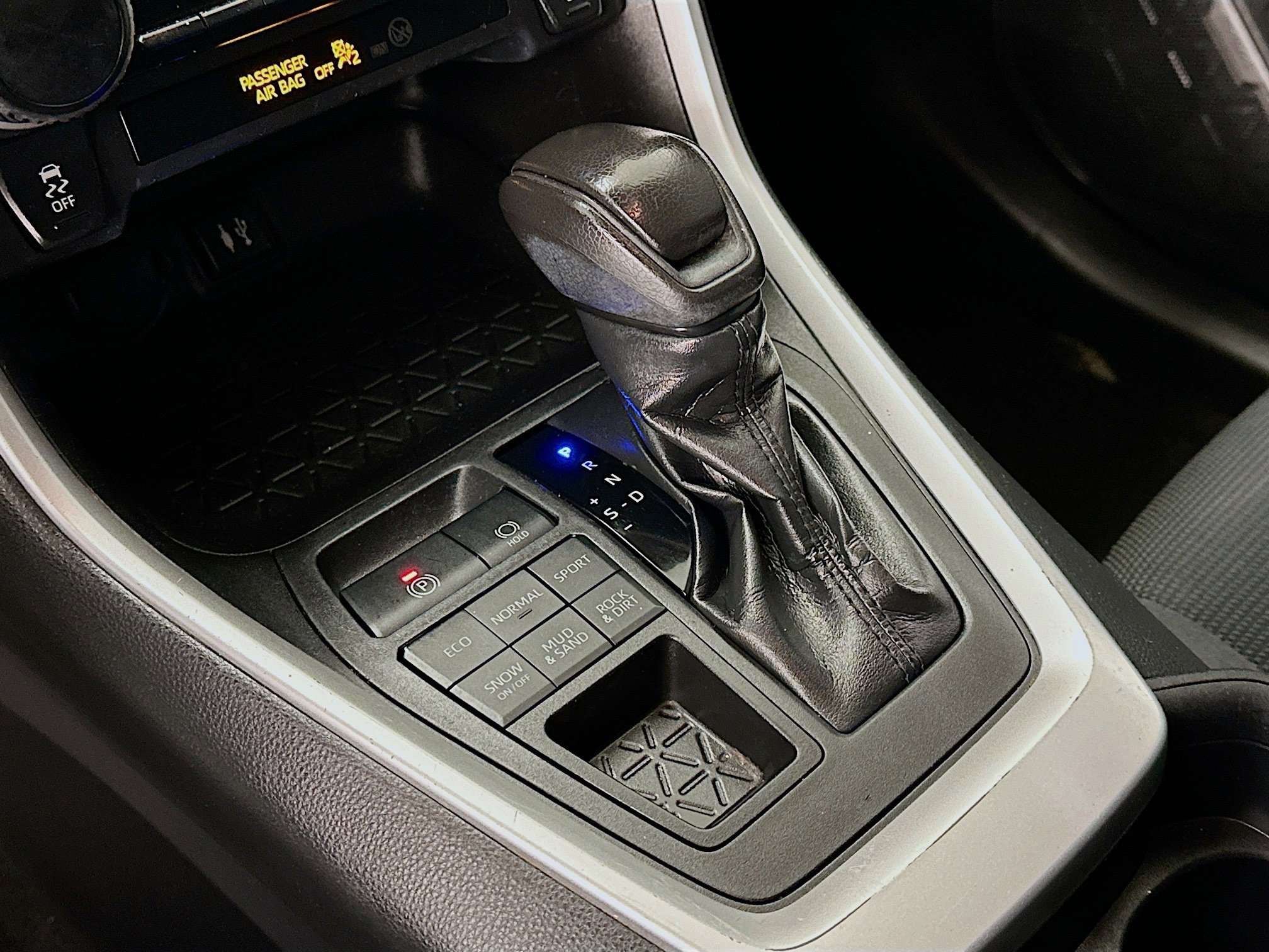 Used 2019 Toyota RAV4 LE image 25