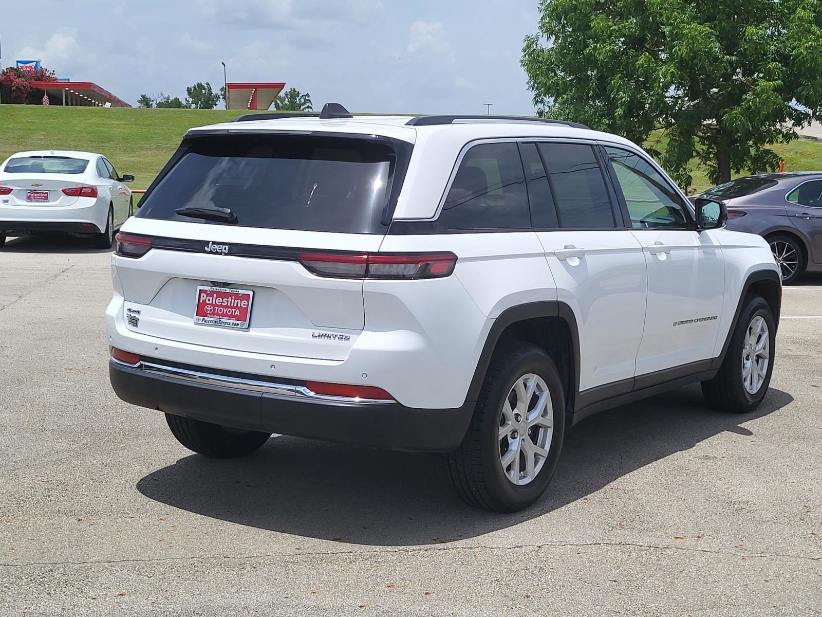 Used 2023 Jeep Grand Cherokee Limited image 6