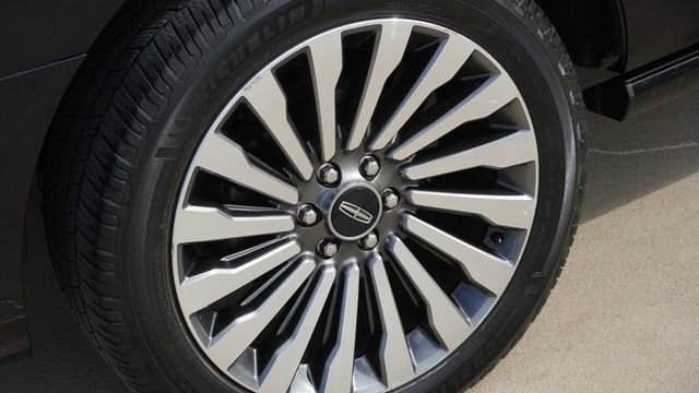 Used 2019 Lincoln Navigator L Reserve AWD/4WD image 11