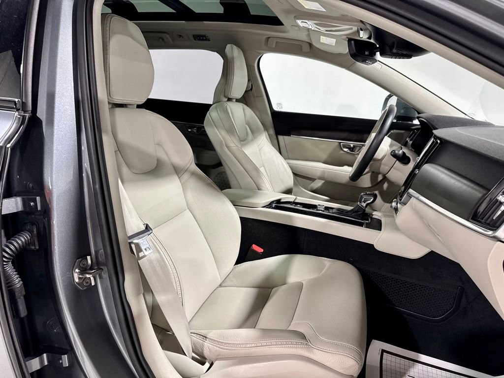 Used 2020 Volvo V90 T6 Cross Country image 25