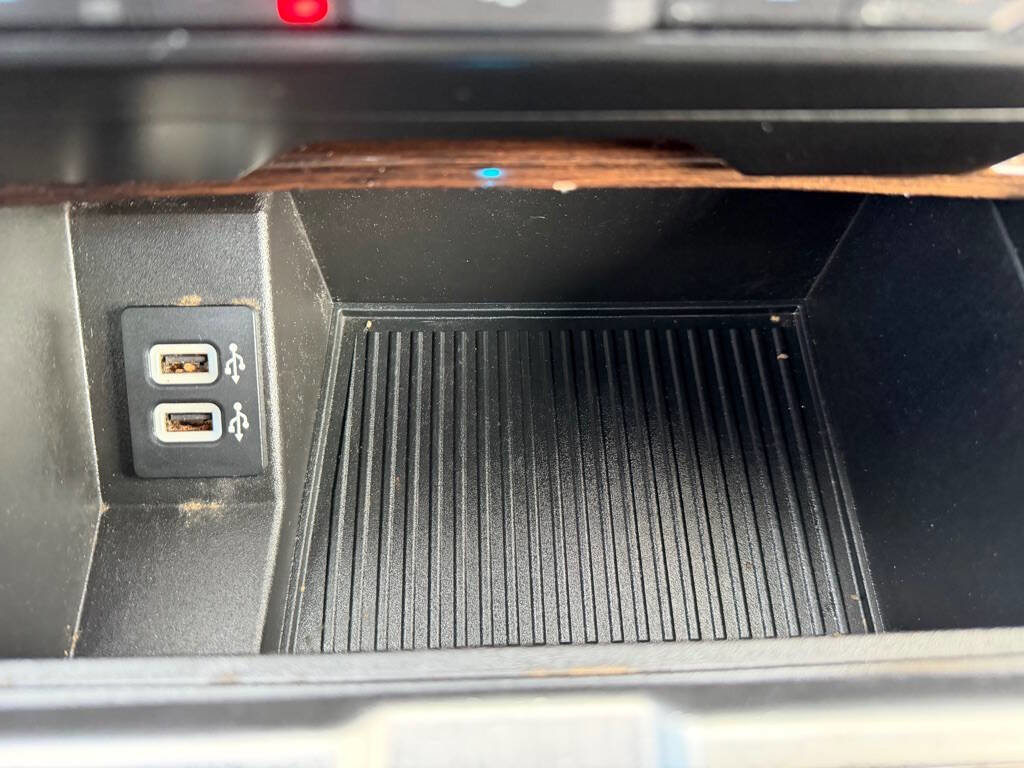 Used 2017 Ford F150 Platinum w/ Equipment Group 701A Luxury AWD/4WD image 33