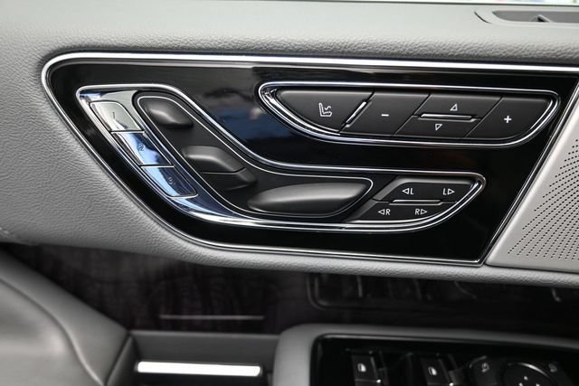 Used 2021 Lincoln Navigator Reserve w/ Luxury Package RWD image 16